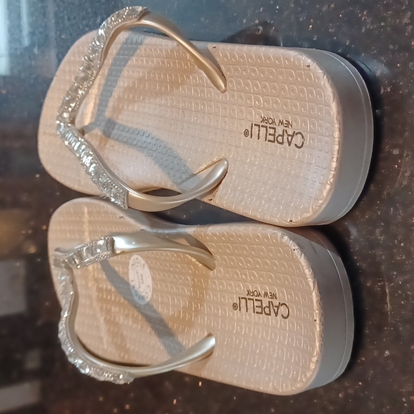 Capelli New York Rhinestone Flip Flop Sandals NEW - Picture 8 of 9